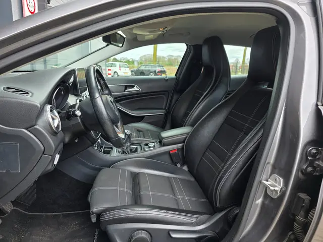 Mercedes-Benz GLA 180 Prestige 2015 Benzine 12