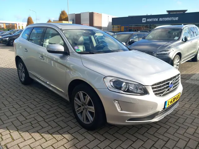 Volvo XC60 2.0 T5 Summum 2016 Benzine 3