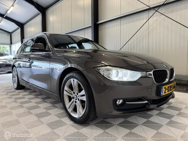 BMW 3 Serie Touring 316i Business 2013 Benzine 3