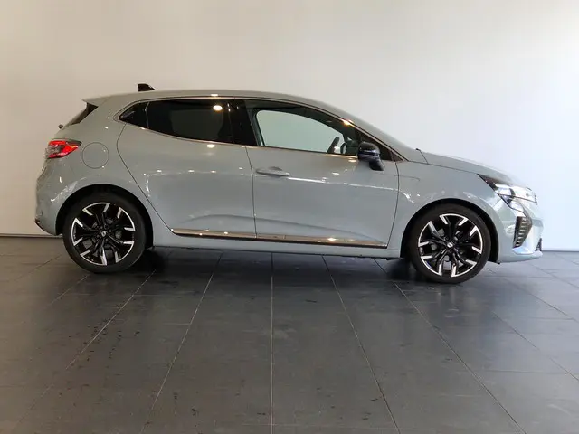Renault Clio 1.0 TCe 90 GPF techno 2024 Benzine 14