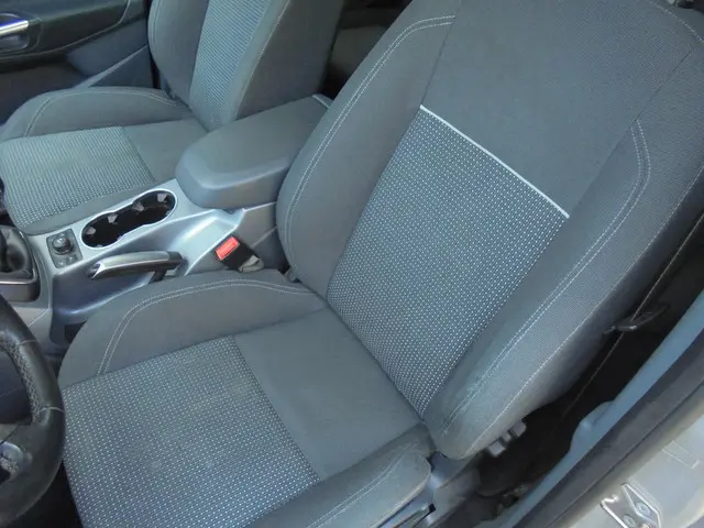 Ford C-MAX 1.0 Titanium APK TREKHAAK 2013 Benzine 19