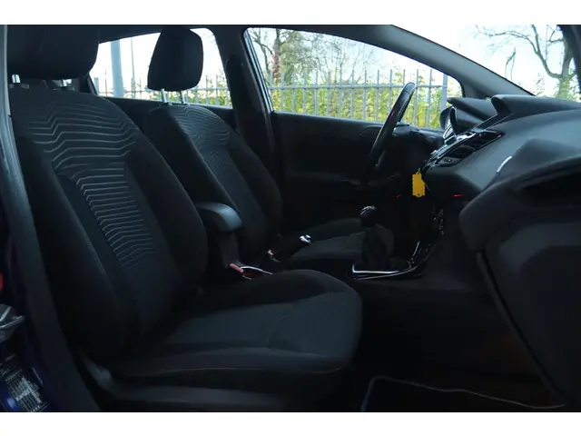 Ford Fiesta 1.0 TITANIUM 2014 Benzine 4
