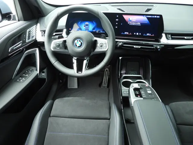 BMW X1 xDrive25e 2025 Hybride Benzine 10