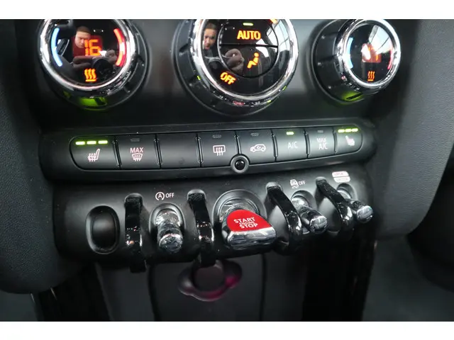 MINI 5-Deurs Cooper 2021 Benzine 14
