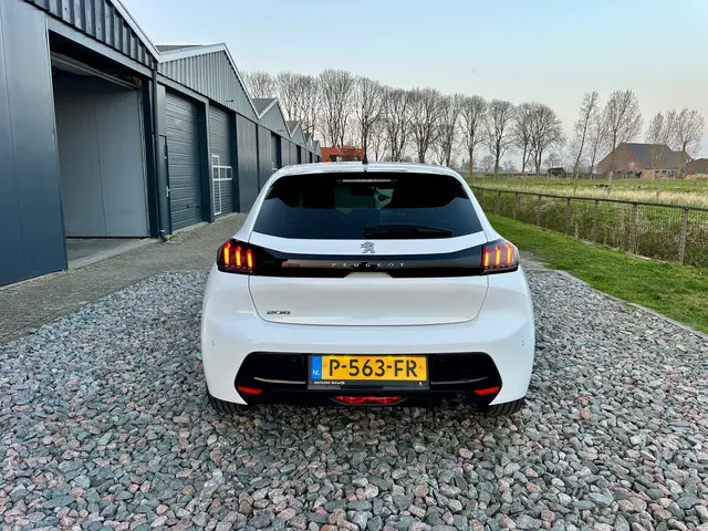 Peugeot 208 1.2 PureTech Allure 2022 Benzine 9