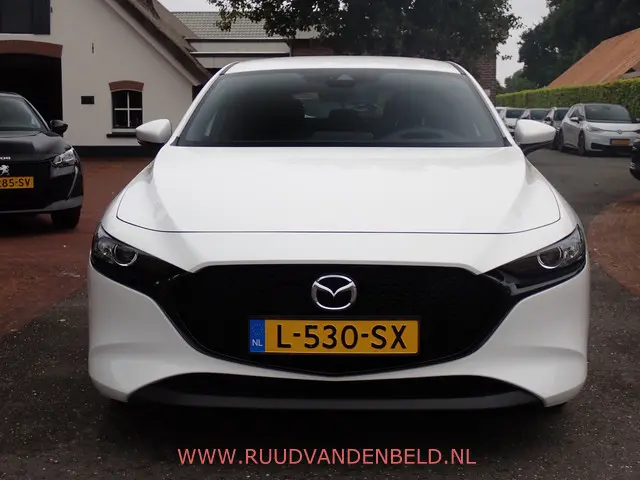 Mazda 3 2.0 e-SkyActiv-G M Hybrid 2021 Benzine 2