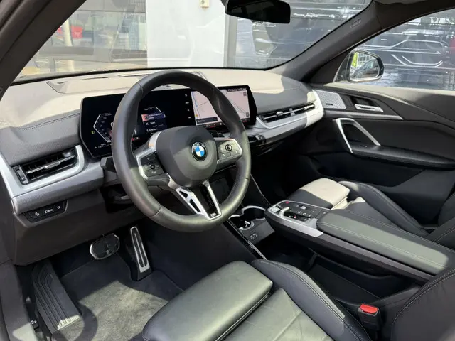 BMW X2 sDrive20i| M-Sport|Pano|LED| H&K! 2024 Benzine 20