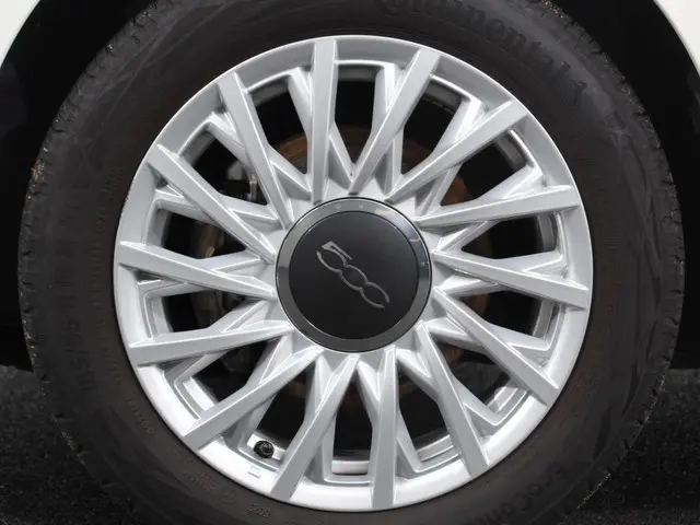 Fiat 500 1.0 Hybrid Dolcevita 2024 Benzine 33