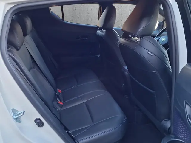 Toyota C-HR 1.8 Hybrid Bi-Tone 2017 Hybride Benzine 15