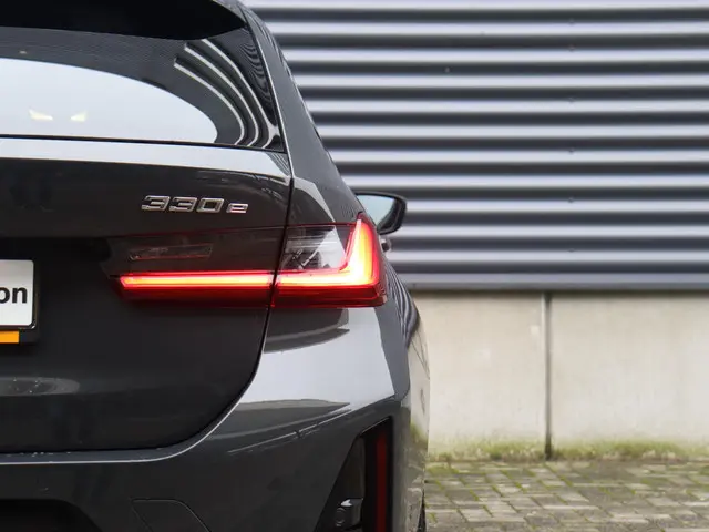 BMW 3 Serie Touring 330e 2026 Hybride Benzine 37