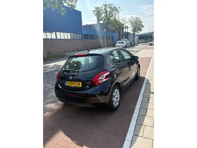 Peugeot 208 1.2 VTi Style airco navi LM 2014 Benzine 3