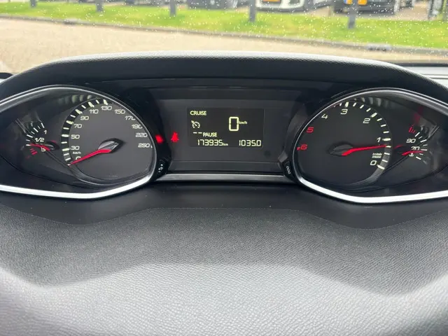 Peugeot 308 SW 1.6 Blue HDI Zwart 2015 2015 Diesel 17