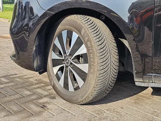Mercedes-Benz V-Klasse 300 CDI 2024 Diesel 19