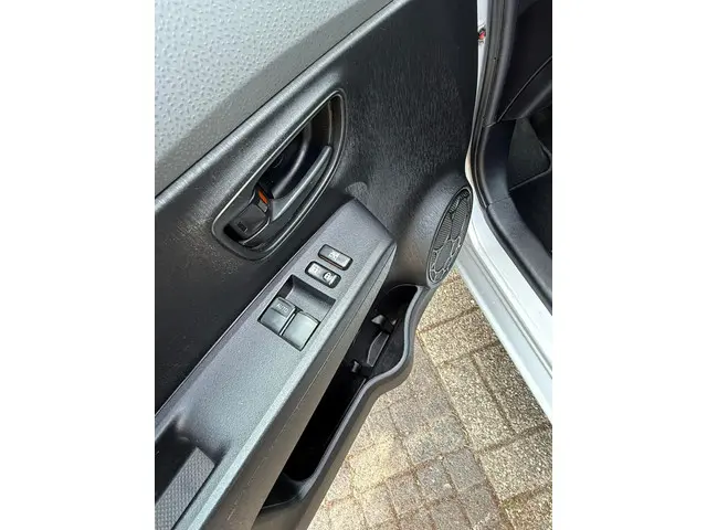 Toyota Yaris 1.0 Vvt-i 5-DRS 2014 Grijs 2014 Benzine 17