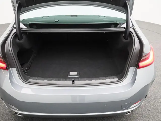 BMW 3 Serie Sedan 320e 2024 Hybride Benzine 17