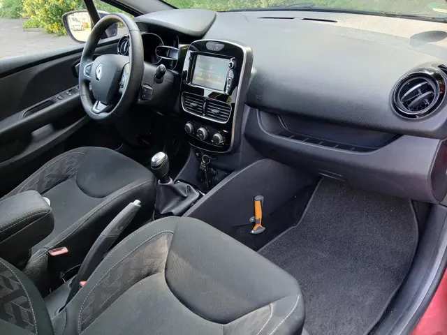 Renault Clio Estate 0.9 TCe Limited 2018 Benzine 10