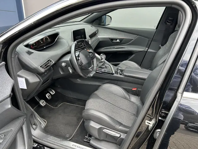 Peugeot 3008 1.2 Turbo 130 PK GT Line 2019 Benzine 10