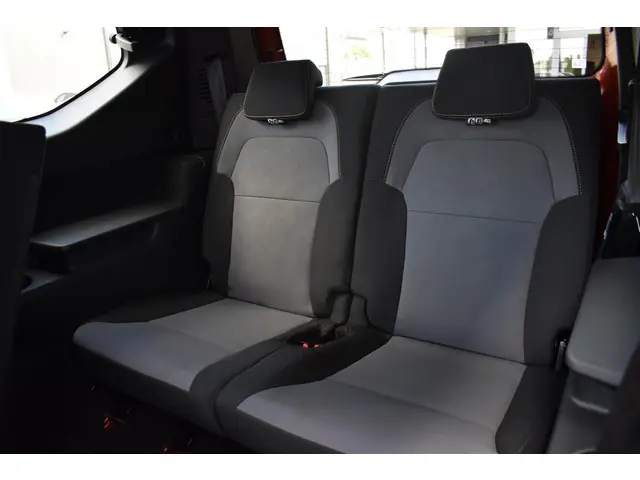 Dacia Jogger Hybrid 140 PK Extreme 2024 Hybride Benzine 12
