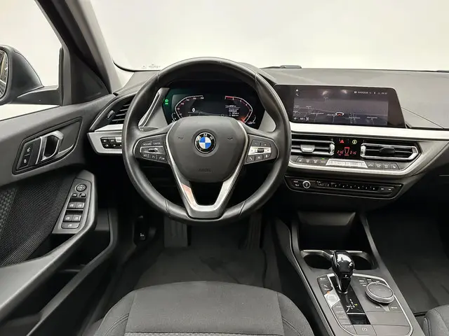 BMW 1 Serie 118i Executive Edition 2020 Benzine 4