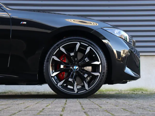 BMW 3 Serie 330e Sedan 2025 Hybride Benzine 6