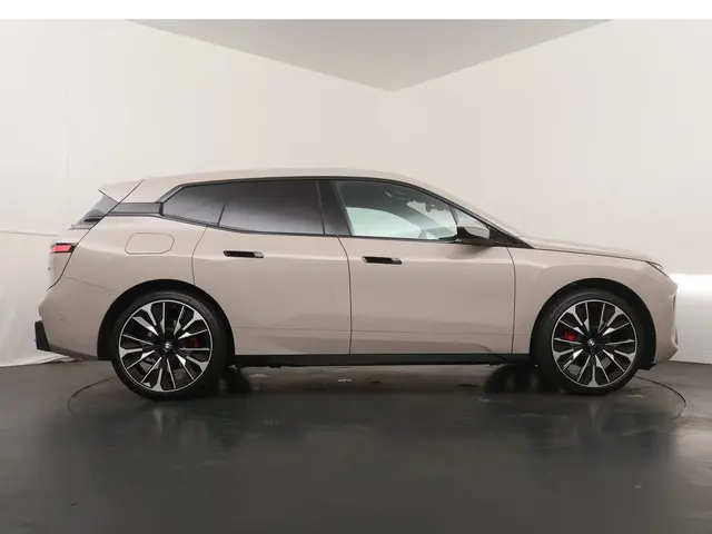 BMW iX xDrive45 101 kWh 2026 Elektrisch 7