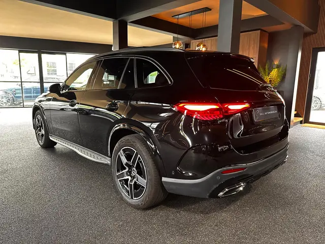 Mercedes-Benz GLC 200 4MATIC AMG Line 2023 Benzine 6