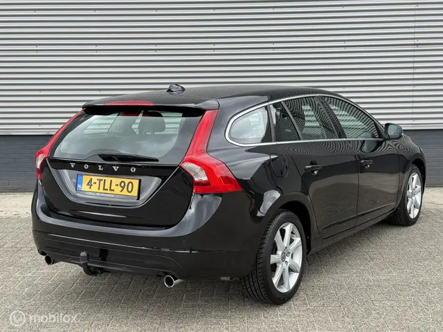 Volvo V60 1.6 T3 Momentum AUTOMAAT, TREKHAAK 2014 Benzine 7