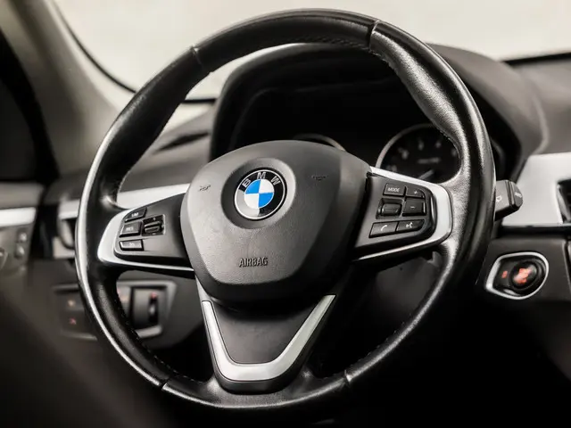 BMW X1 sDrive18i High Executive 2016 Benzine 17