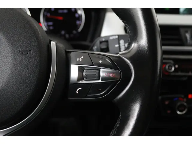 BMW X1 SDrive20i Orange Edition II 2018 Benzine 12