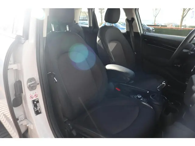 MINI 5-Deurs Cooper 2024 Benzine 6