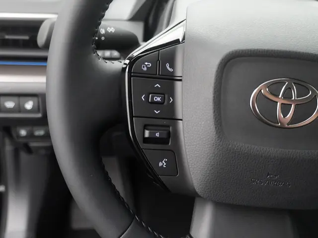 Toyota Prius 2.0 Plug-in Executive 2023 Hybride Benzine 12