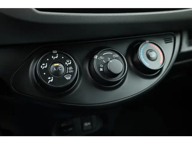 Toyota Yaris 1.3 VVT-i Now 2016 Benzine 13