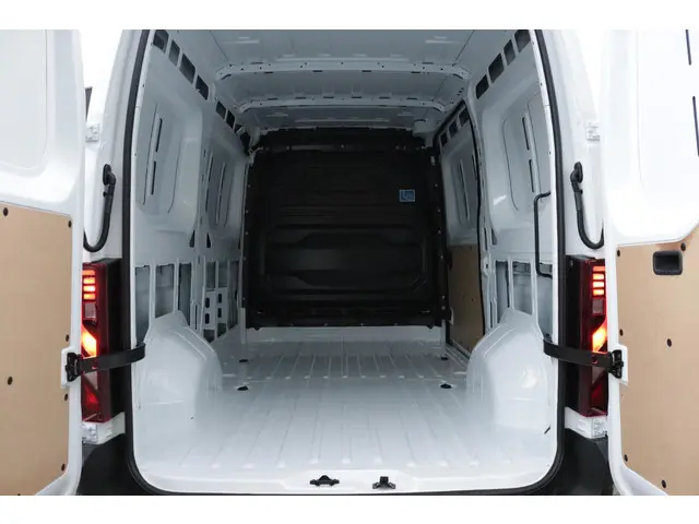 Renault Master T35 2.0 dCi 130 L2H2 Start 2024 Diesel 31
