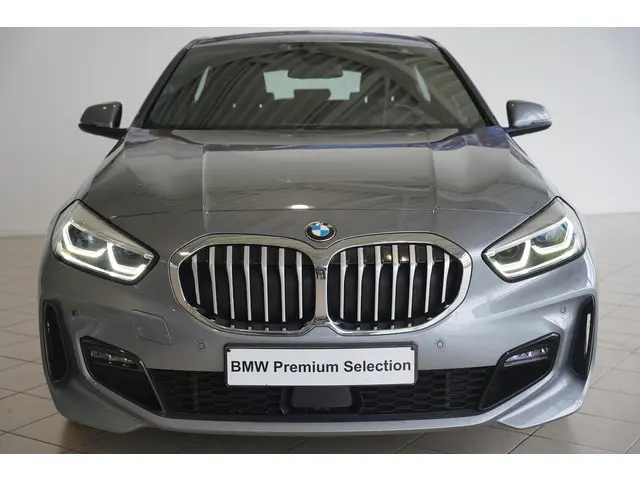 BMW 1 Serie 5-deurs 120i 2022 Benzine 4