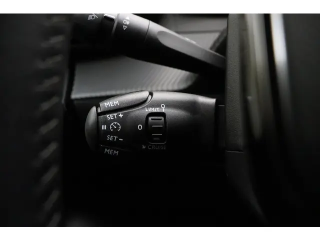 Peugeot 208 1.2 100PK PureTech Allure 2021 Benzine 27