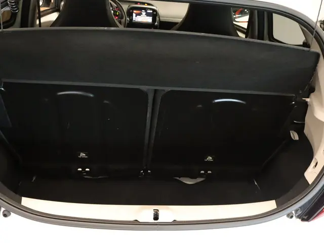 Toyota Aygo 1.0 VVT-i X- Cite Cabriodak 2019 Benzine 12