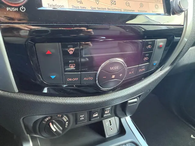 Nissan Navara 2.3 dCi N-Connecta King Cab 2019 Diesel 14