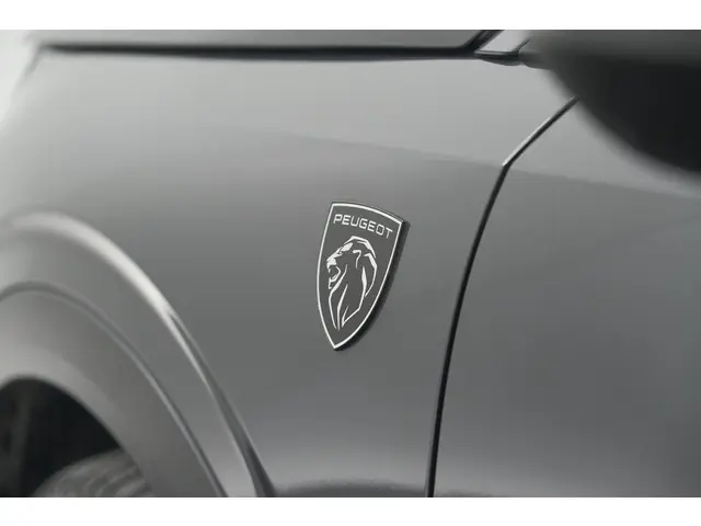 Peugeot 3008 1.2 Hybrid 136 GT 2025 Hybride Benzine 18