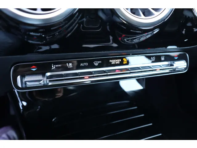 Mercedes-Benz A-Klasse 250 e Luxury 2021 Hybride Benzine 28