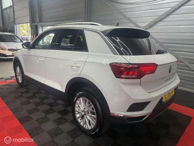 Volkswagen T-Roc 3