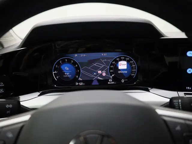 Volkswagen Golf 1.0TSI/110PK Life 2023 Benzine 14