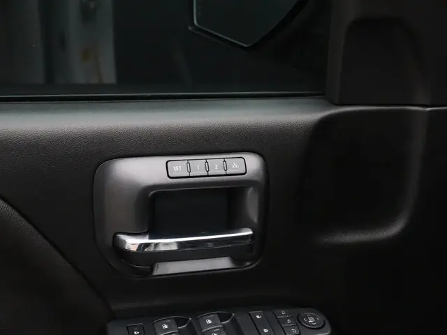 GMC Sierra DENALI 6.2 L V8 2019 LPG/Gas 18