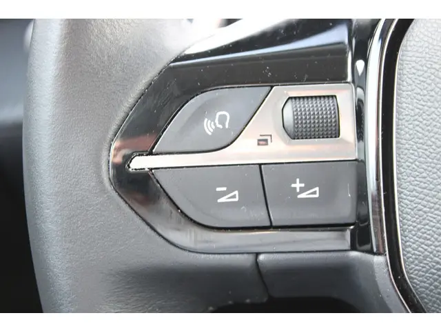 Peugeot 2008 1.2 PT AUTOMAAT ALLURE PACK 2022 Benzine 24