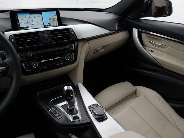 BMW 3 Serie 330e M Performance Aut- 2016 Hybride Benzine 8