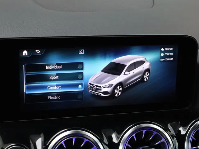 Mercedes-Benz GLA 250 e AMG Line 2022 Hybride Benzine 26