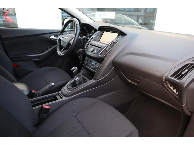 Ford Focus Wagon 1.0 TITANIUM 2017 Benzine 23