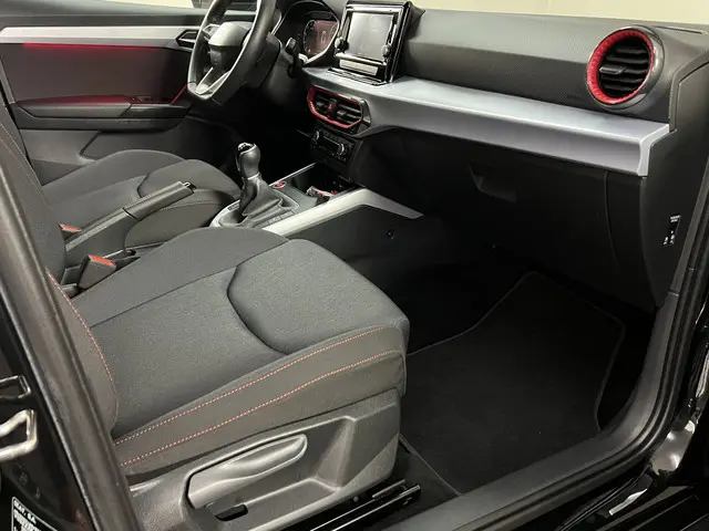 SEAT Arona 1.0 TSI FR 81 KW / 110 PK 2023 Benzine 9