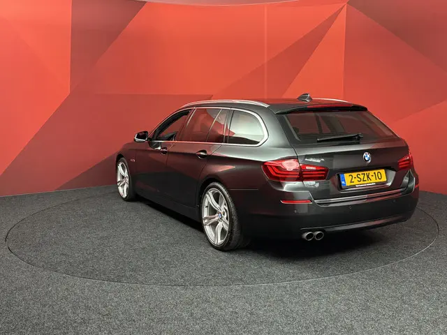 BMW 5 Serie Touring 520i Luxury Edition 2014 Benzine 6