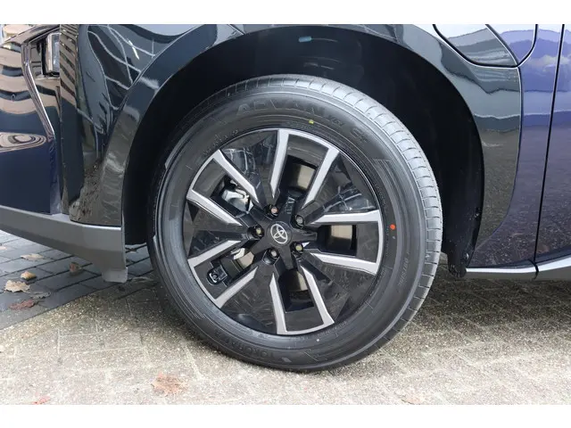 Toyota bZ4X Dynamic 73 kWh 2025 Elektrisch 6