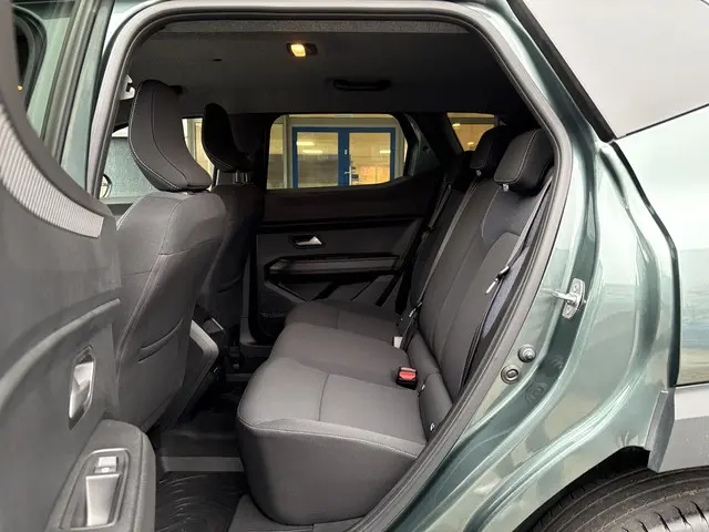 Dacia Duster 1.6 Hybrid Journey 2025 Hybride Benzine 12